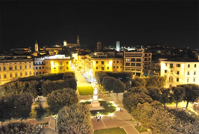 arezzo-piazza-guido-monaco