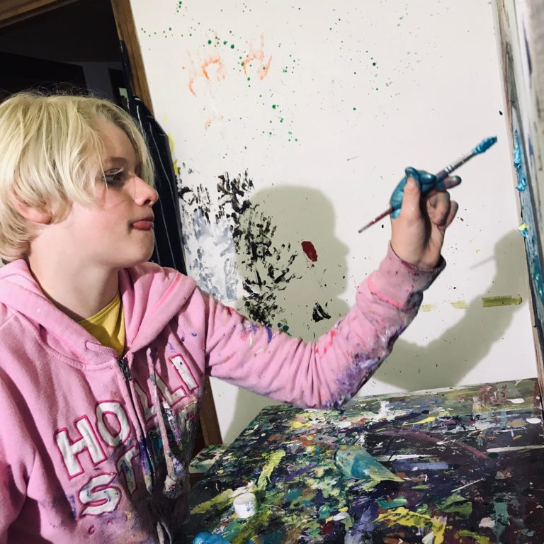 Personale di Clara Woods al Circolo Artistico per raccogliere fondi per i bimbi autistici