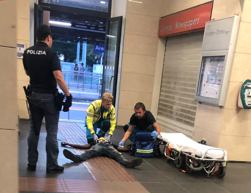 Lite e bottigliate tra stranieri