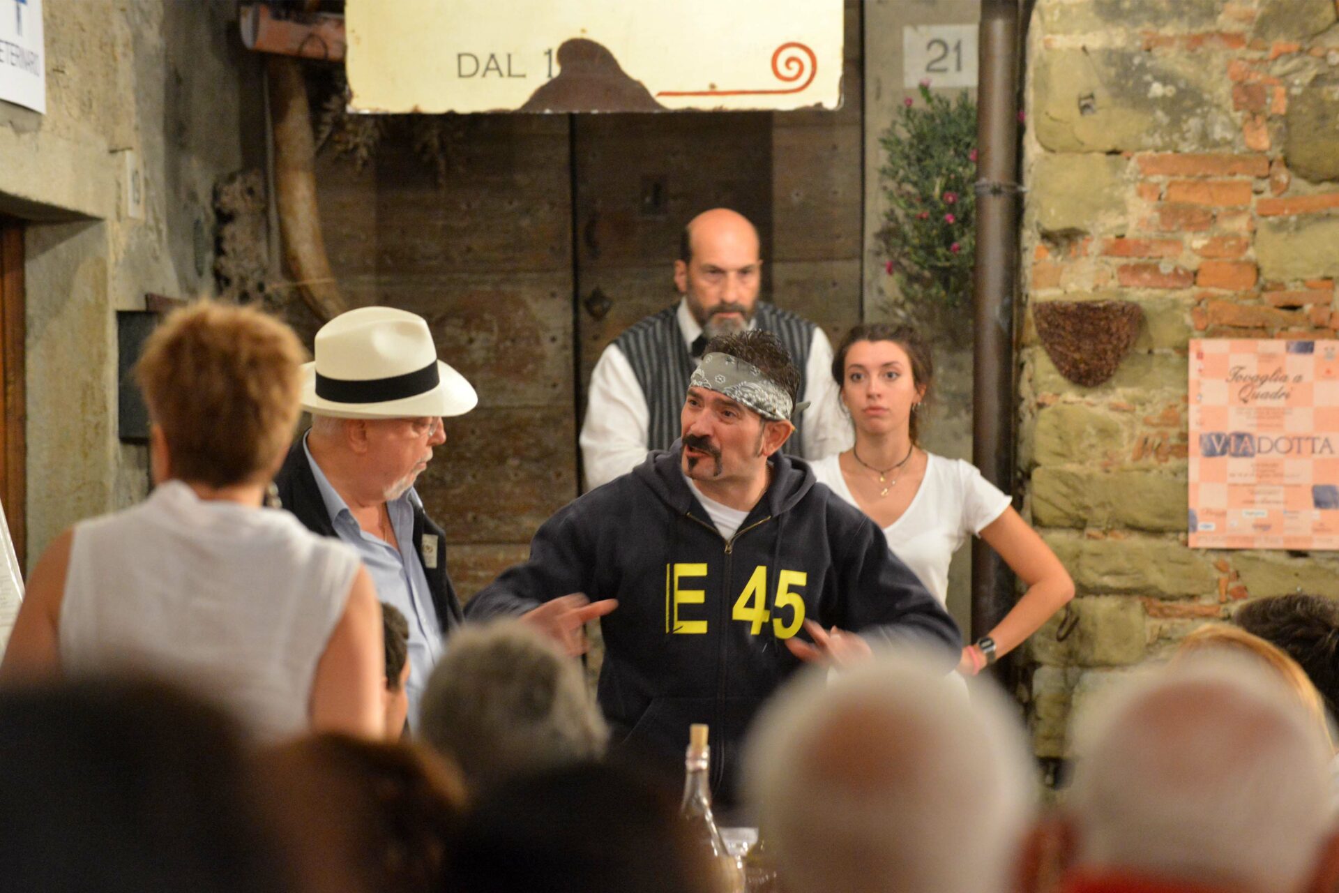 AR/ANGHIARI TOVAGLIA A QUADRI 2019