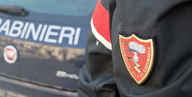 Ergastolano in semilibertà aggredisce la compagna, arrestato dopo un inseguimento di 300 km