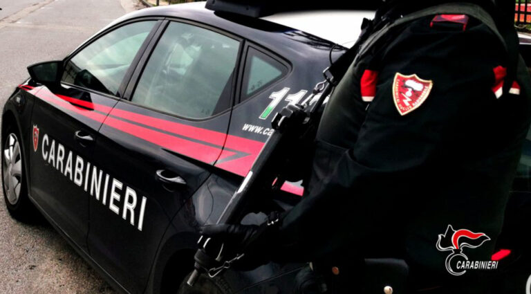 I residenti segnalano, i carabinieri controllano e denunciano