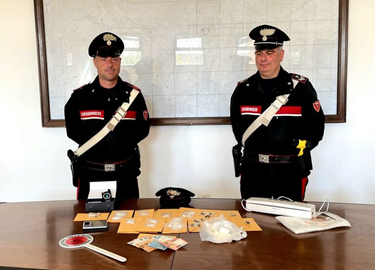 Due spacciatori fermati dai carabinieri
