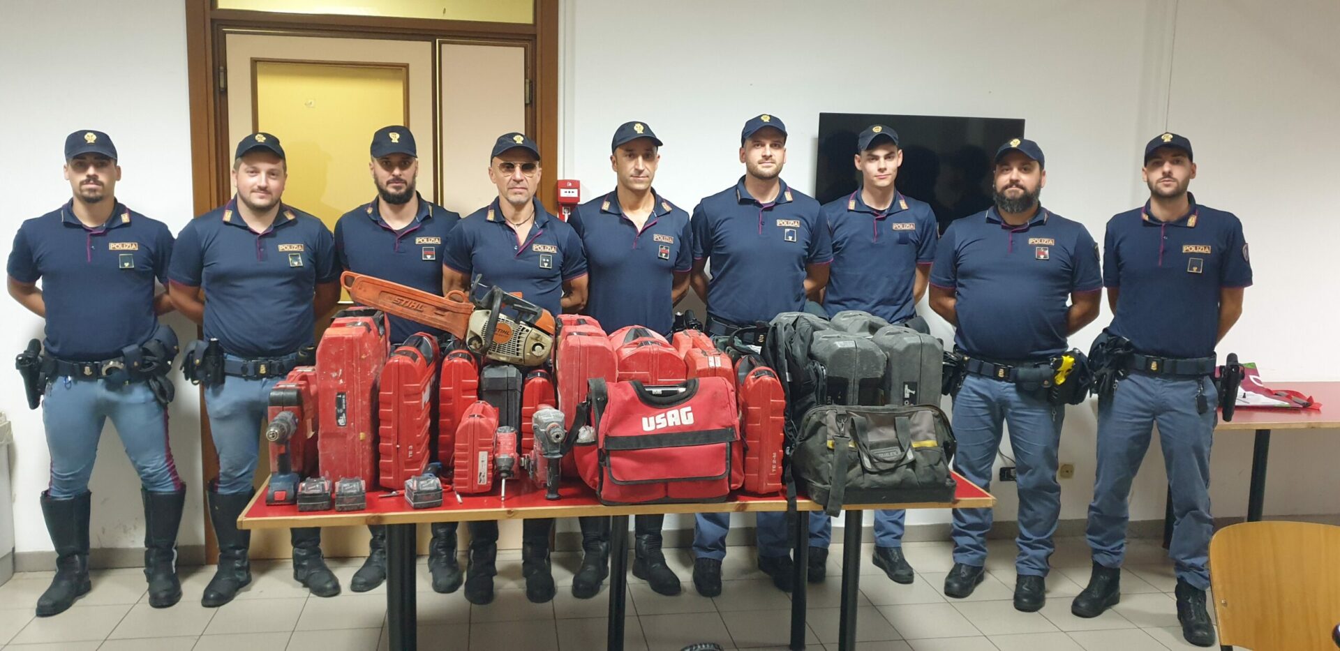 Ladri arrestati dalla Polizia dopo un rocambolesco inseguimento di 30 km Ladri arrestati dalla Polizia dopo un rocambolesco inseguimento di 30 km