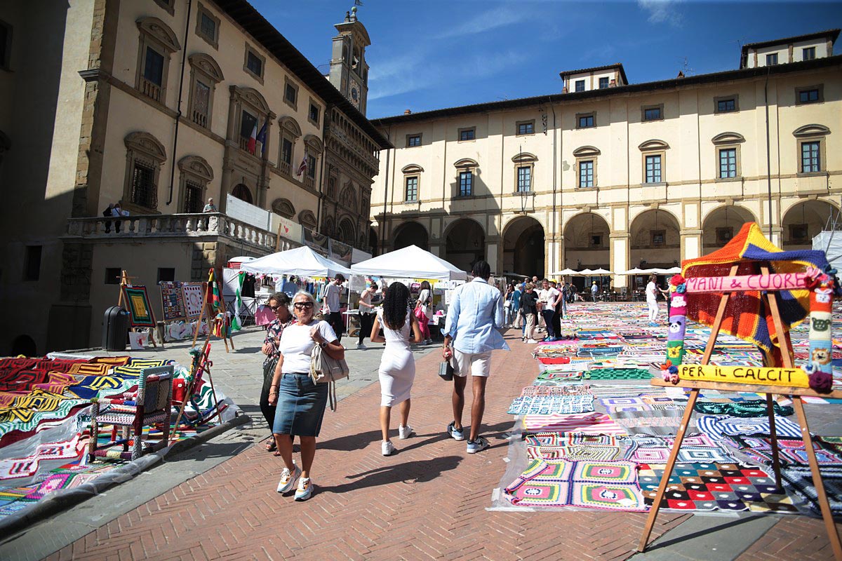 Mani&Cuore in Piazza Grande per il Calcit (9)