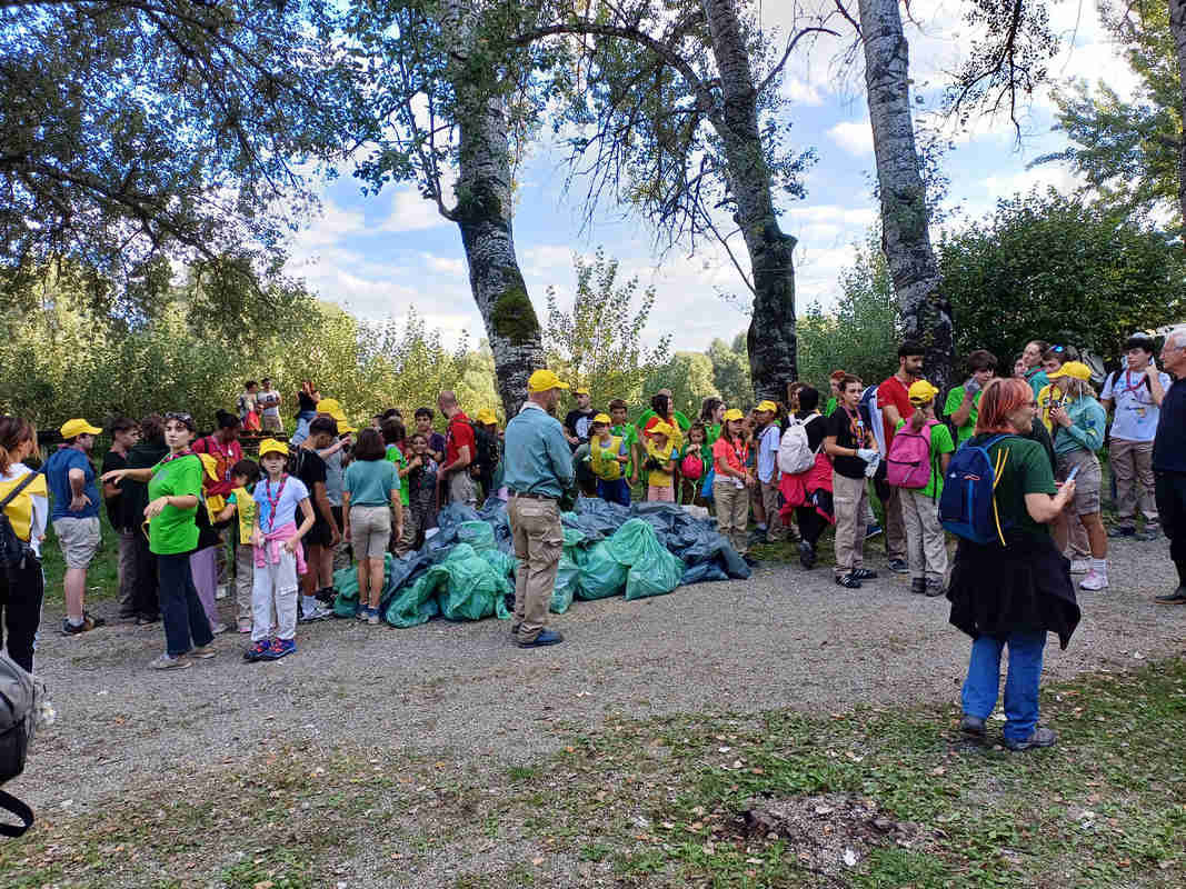 Volontari in azione sull'Arno2
