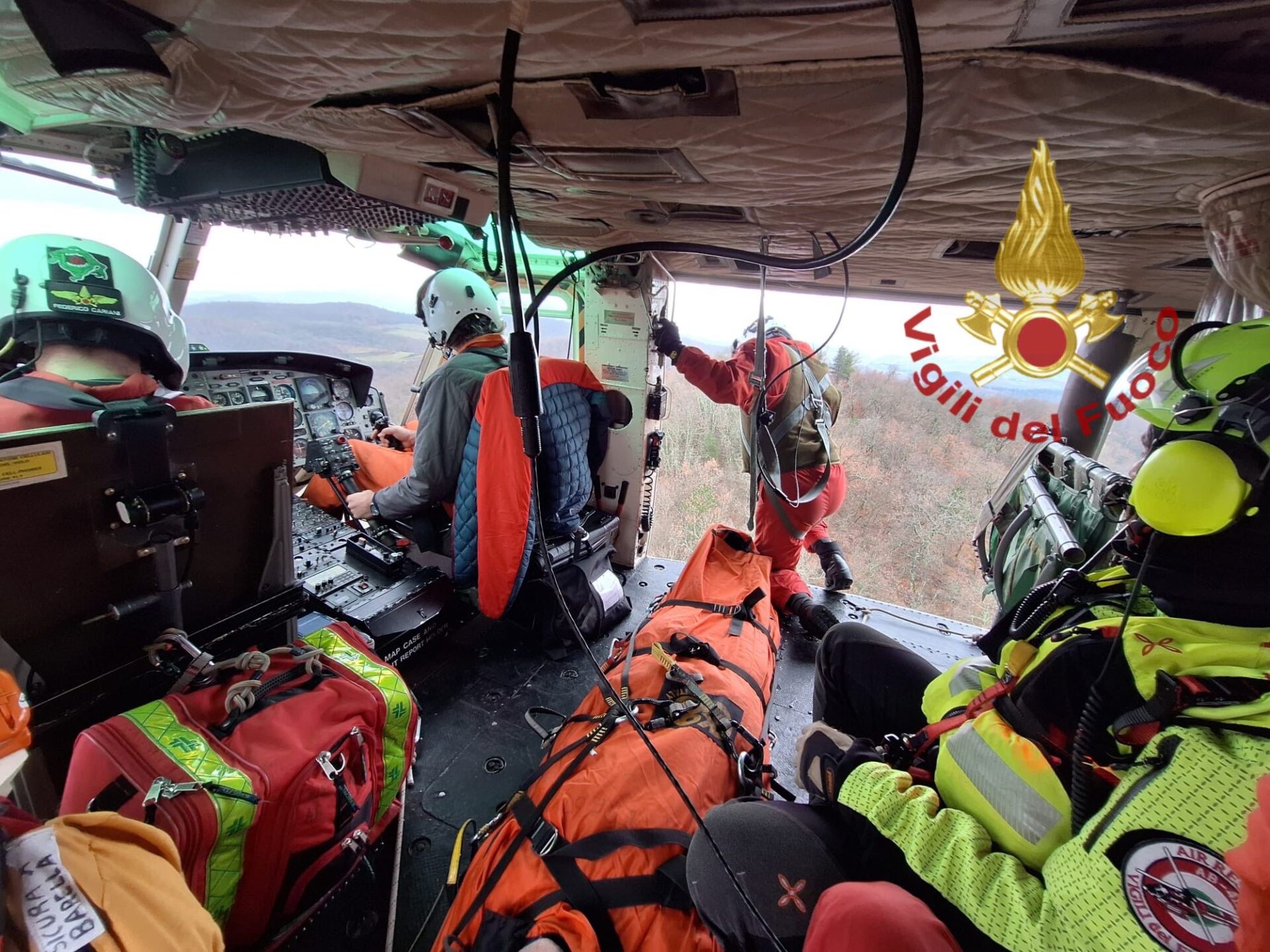 Soccorso in zona impervia a Subbiano intervento dei Vigili del Fuoco e dell'elicottero Drago2