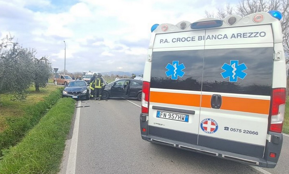 Incidente sulla da Lortica.it Incidente sulla SR71 | tre veicoli coinvolti due feriti trasportati all’ospedale San Donato di Arezzo