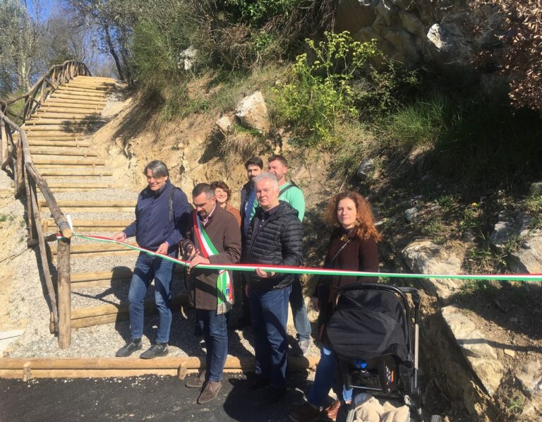 Civitella, inaugurato il nuovo camminamento panoramico lungo le antiche mura del borgo