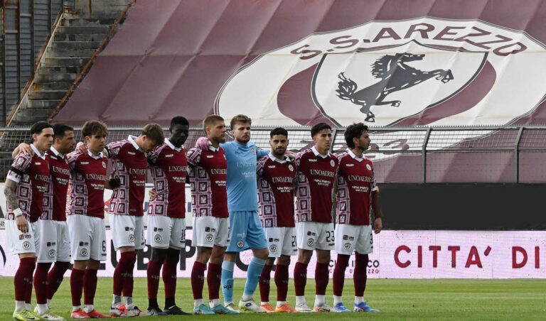 Arezzo travolgente, Lucchese battuta 4-1: le foto del match