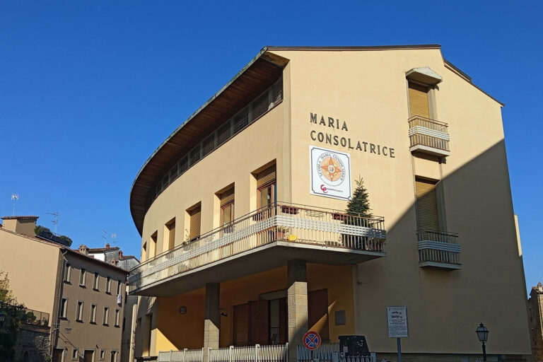 La scuola Maria Consolatrice reintroduca le feste “della Mamma” e “del Papà”