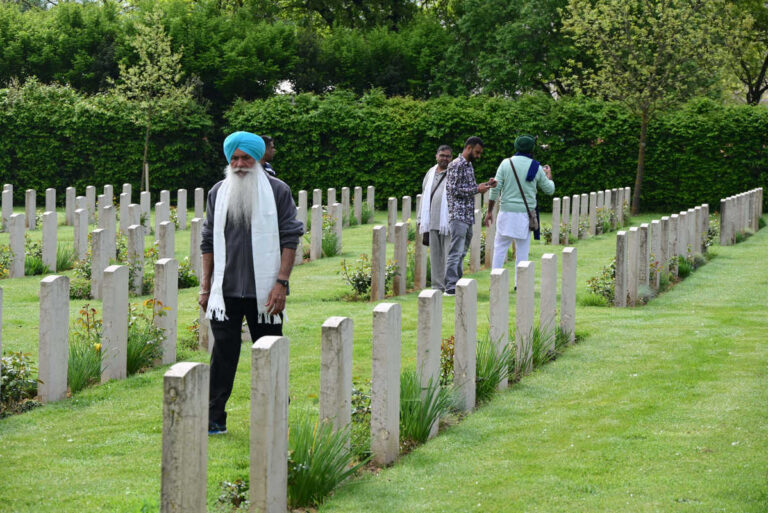 Ricordando la Liberazione: le foto della cerimonia al Cimitero del Commonwealth