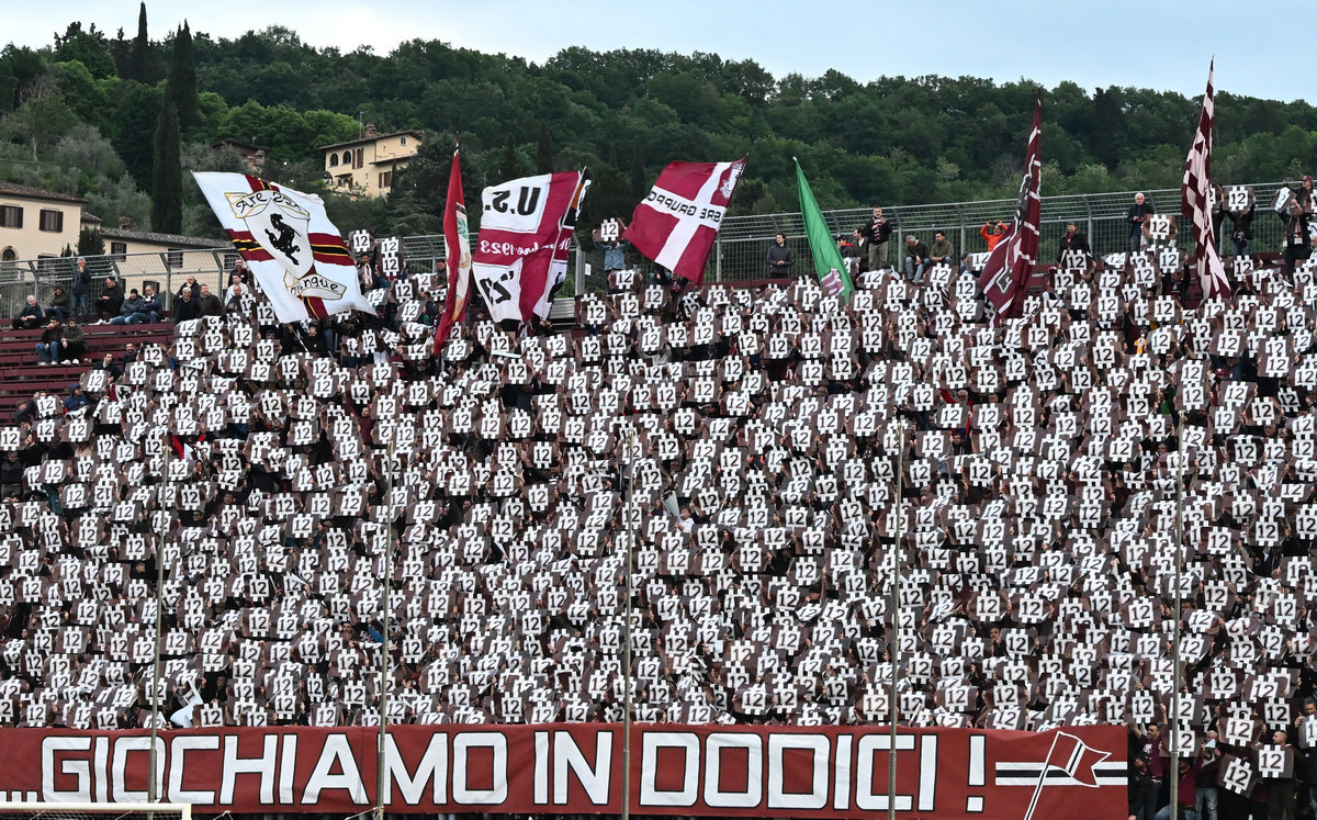 Arezzo fuori dai playoff: la Vis Pesaro vince al Comunale e spegne i sogni amaranto Arezzo fuori dai playoff: la Vis Pesaro vince al Comunale e spegne i sogni amaranto