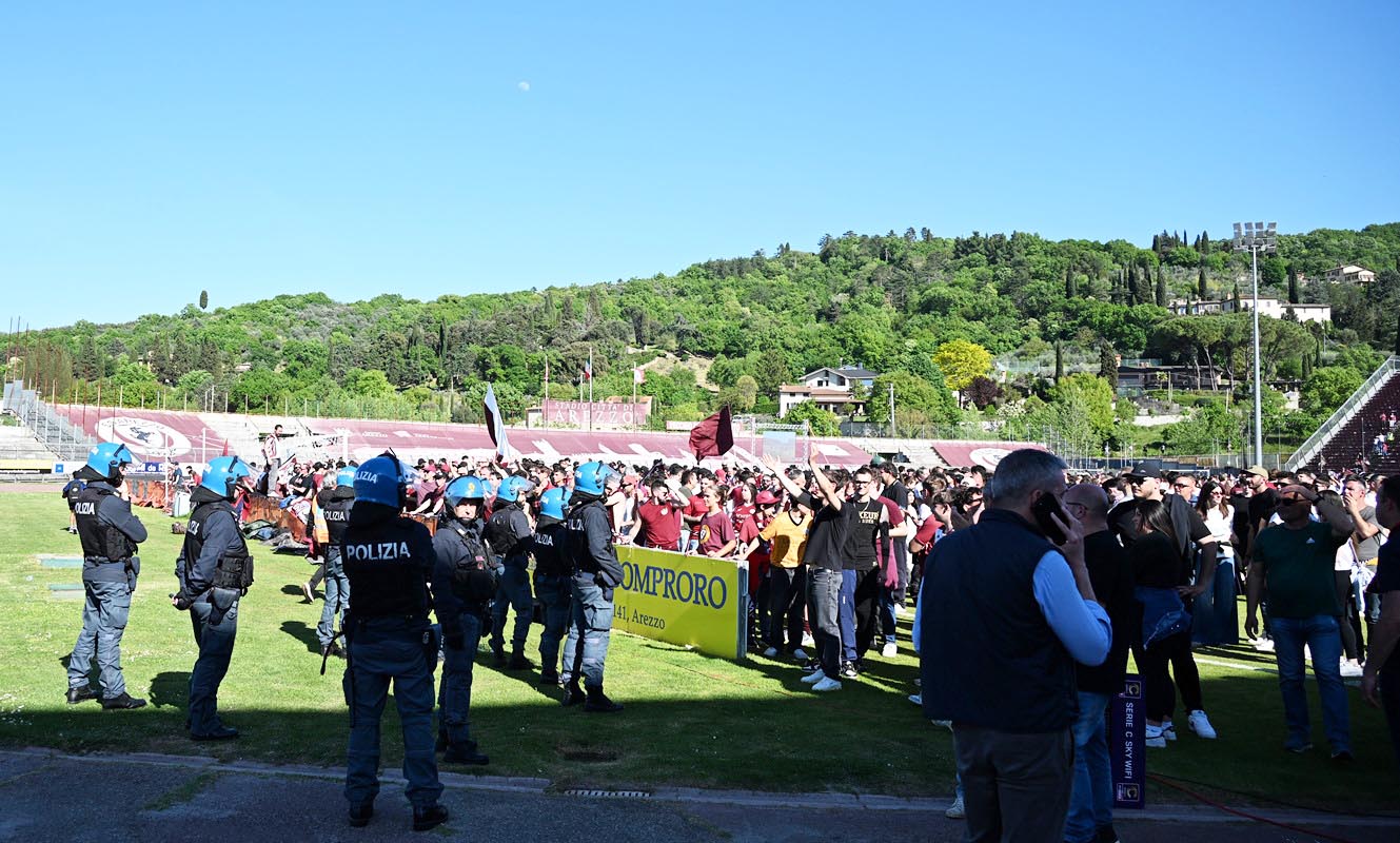 Polizia -stadio