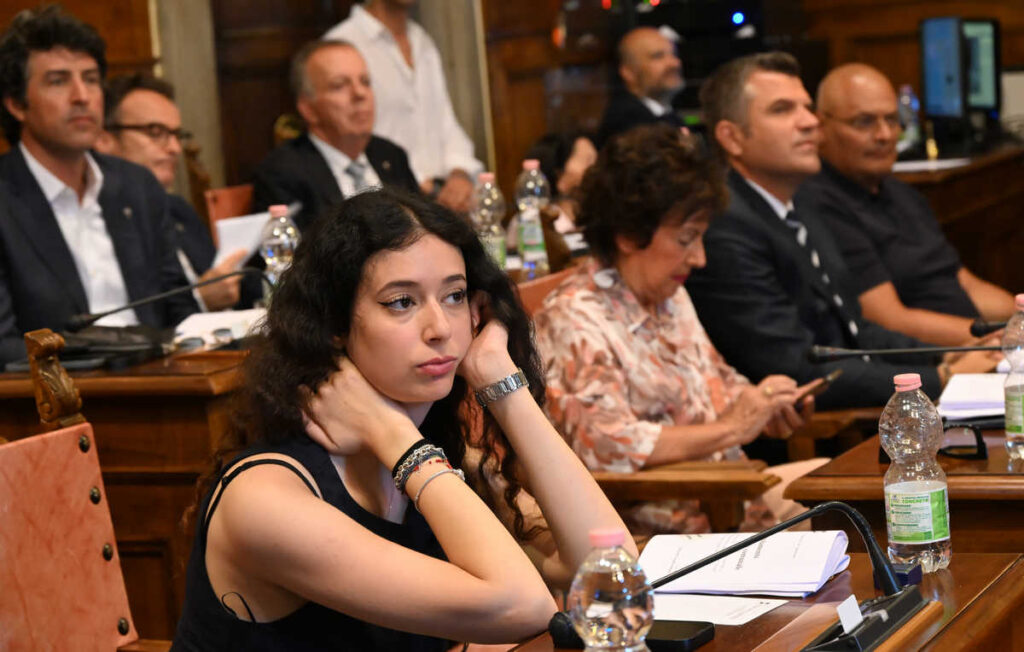 L'espressione di chi pensava fosse un Consiglio comunale e invece ha trovato la director's cut. (edizione integrale)