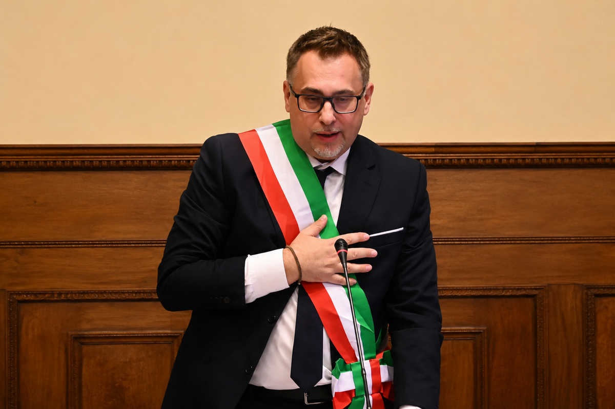 non vi deluder242 dopo tre mesi menchetti chiede a comanducci dove sia finita la discontinuit224 da Lortica.it non vi deluder242 dopo tre mesi menchetti chiede a comanducci dove sia finita la discontinuit224