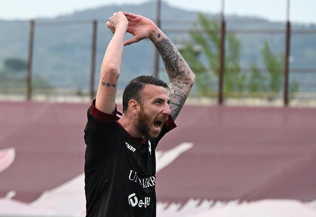 habemus papam pietro in b ad avellino l8217arezzo affida la predica a cianci da Lortica.it habemus papam pietro in b ad avellino l8217arezzo affida la predica a cianci