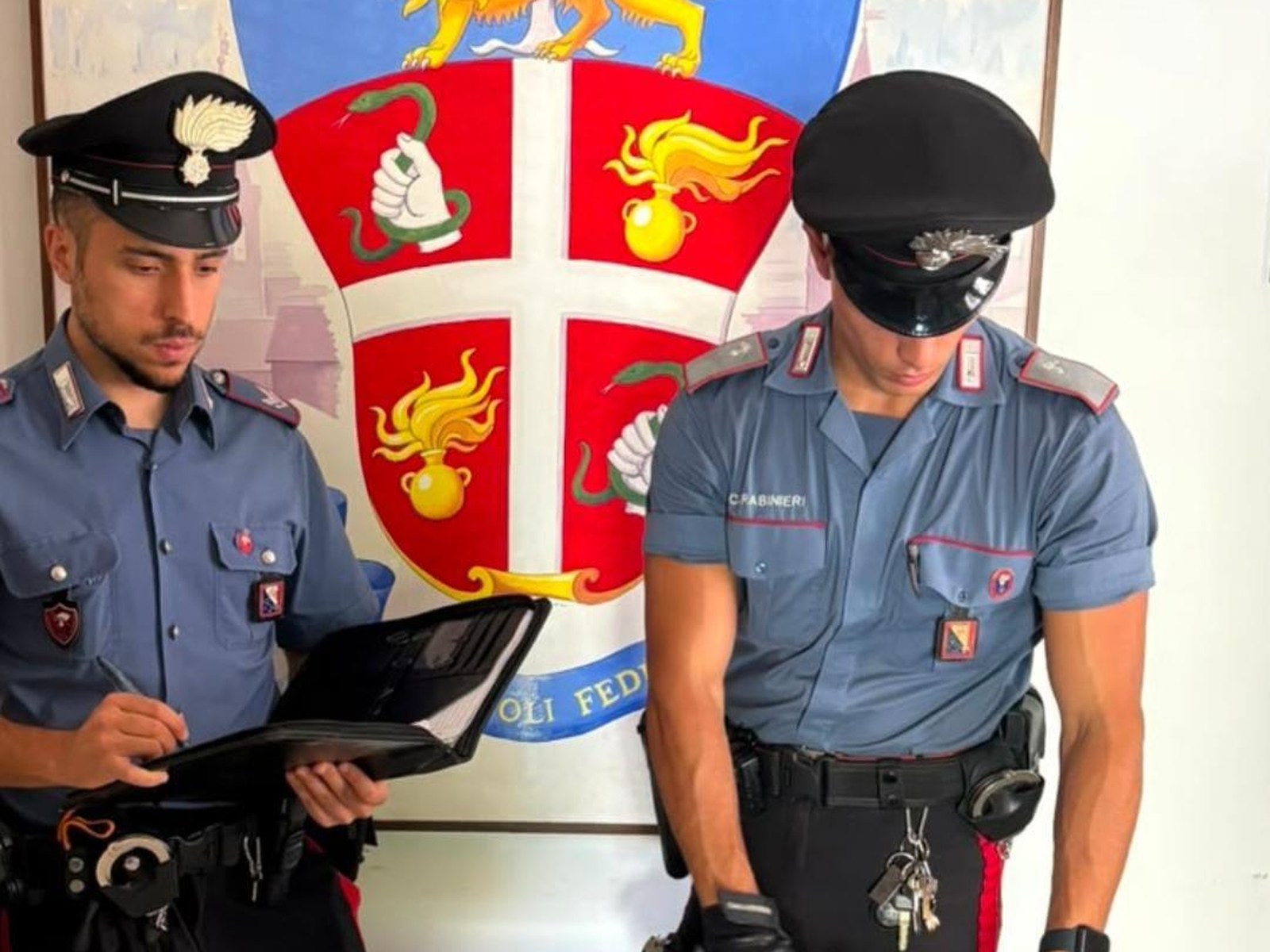 e45 parrucca passamontagna e grimaldelli mancava solo il cartello stiamo andando a rubare da Lortica.it e45 parrucca passamontagna e grimaldelli mancava solo il cartello stiamo andando a rubare
