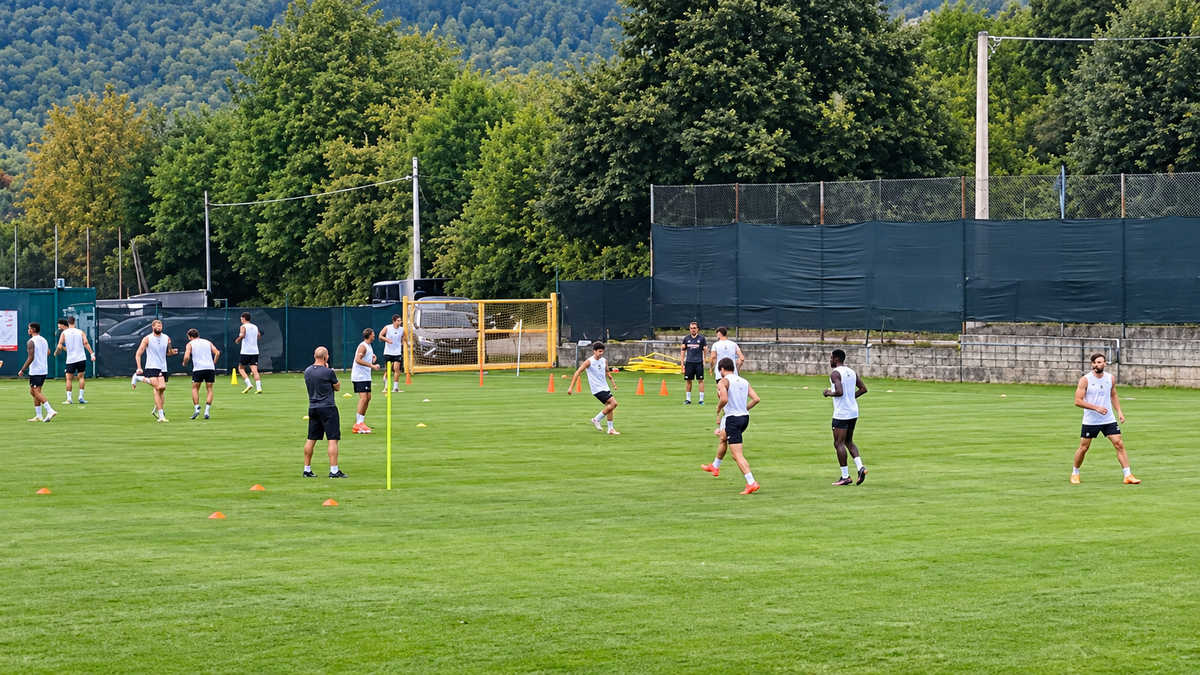 Allenamento dell’Arezzo calcio al Palazzo Allenamento dell’Arezzo calcio al Palazzo del Pero in vista della trasferta di Empoli