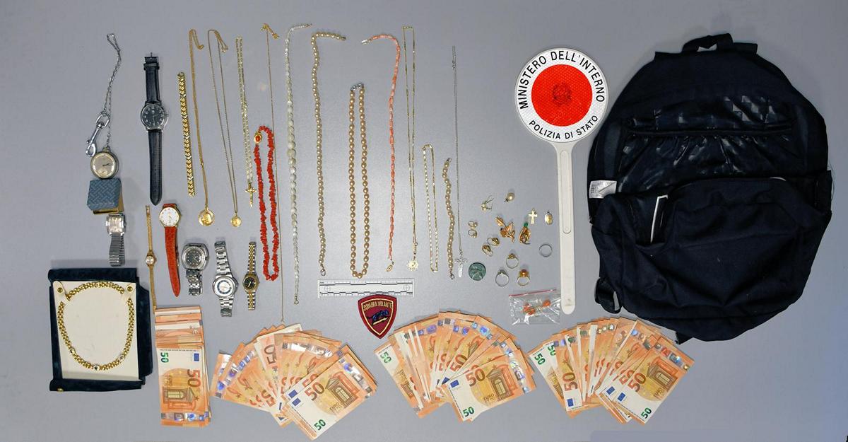 finto maresciallo bottino vero 45 mila euro nello zaino da Lortica.it finto maresciallo bottino vero 45 mila euro nello zaino