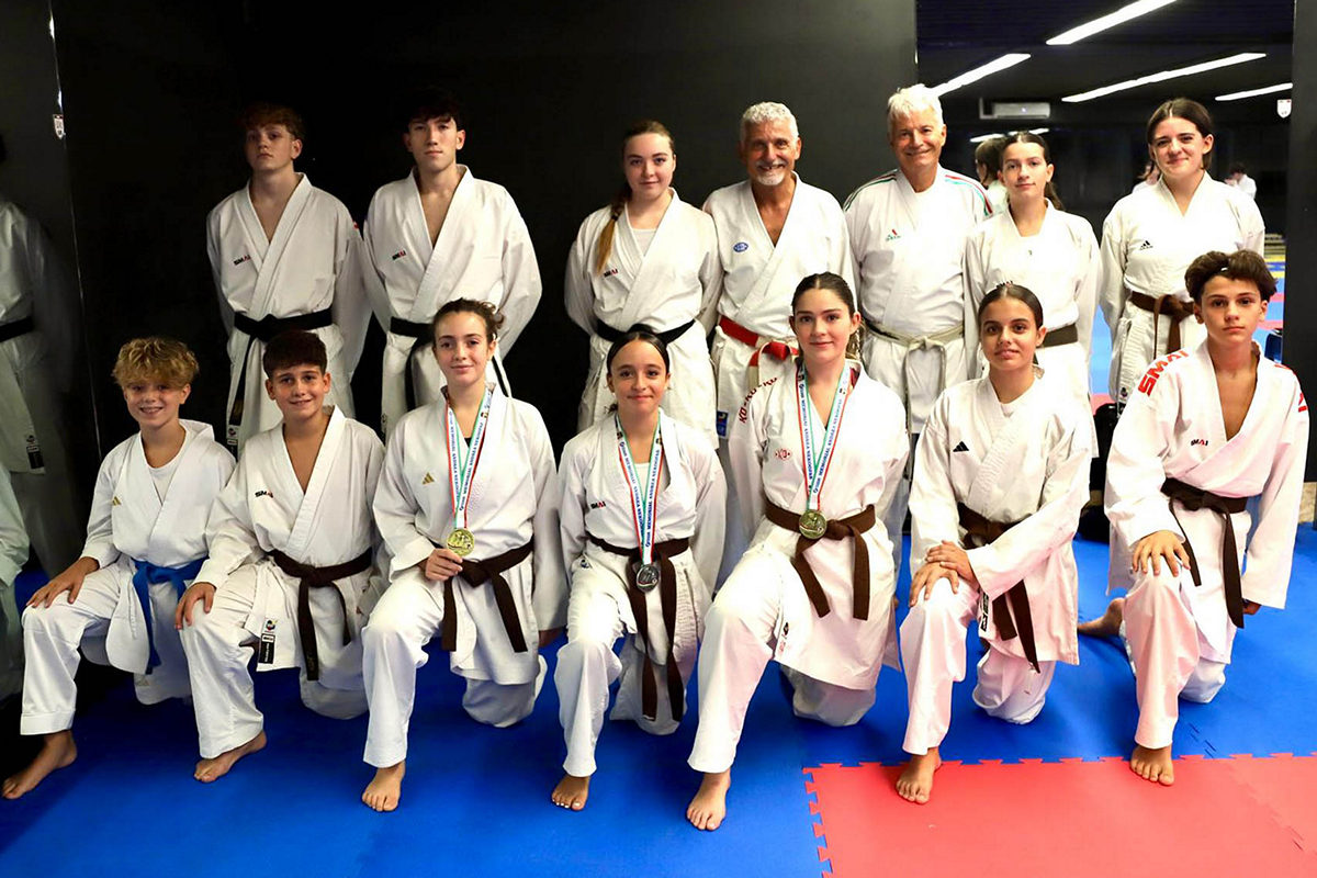 aka-team-karate-arezzo-medaglie-ostia Gli atleti dell’AKA Team Karate di Arezzo al memorial Andrea Nekoofar di Ostia