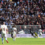 Arezzo-Südtirol 1-4, giocatori dell’Arezzo davanti alla curva amaranto