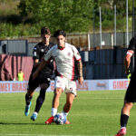 Arezzo-Südtirol 1-4, duello tra giocatori nei pressi dell’area di rigore