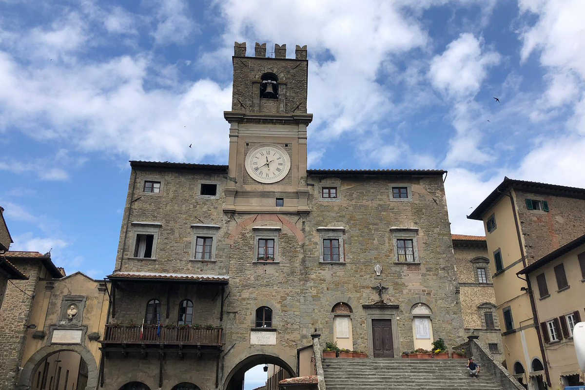 a cortona si entra a volto scoperto la faccia tosta resta ammessa da Lortica.it a cortona si entra a volto scoperto la faccia tosta resta ammessa