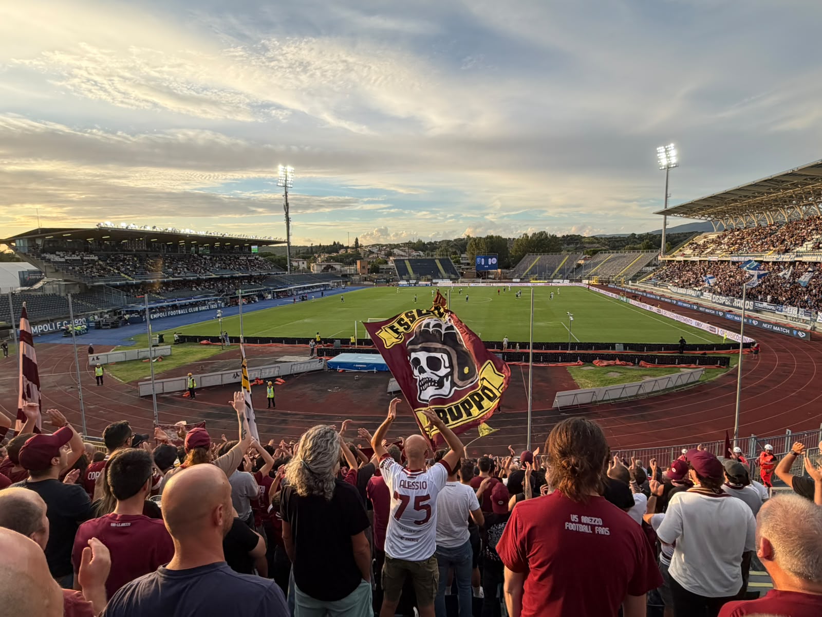 empoli-arezzo-calice-amaranto-trasferta Tifosi dell’Arezzo nel settore ospiti durante la trasferta di Empoli