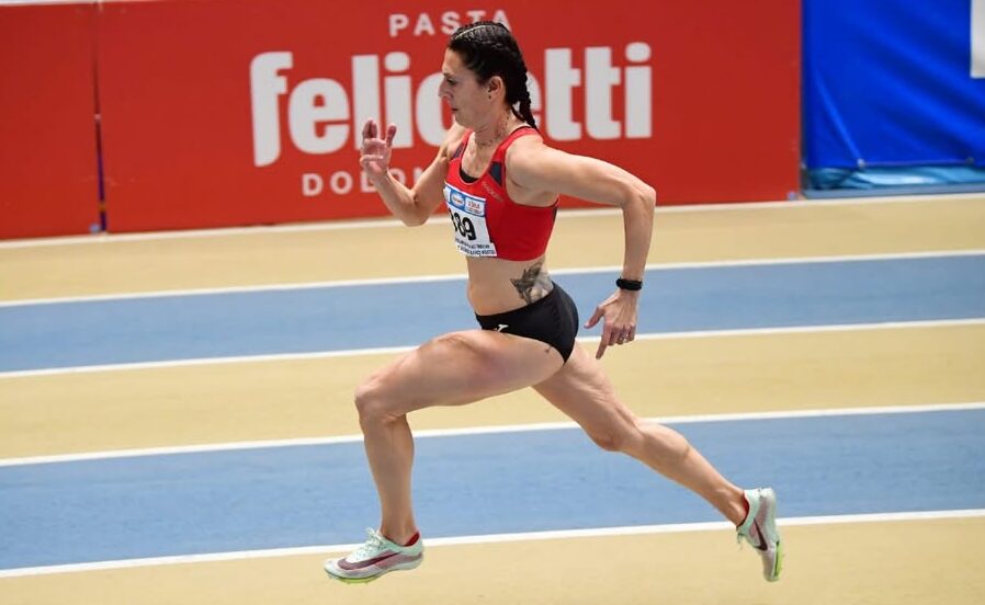 fabrizia-malatesti-atletica-master-arezzo Fabrizia Malatesti durante una gara dei Campionati Italiani Master Indoor