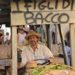Figurante sul carro dei Figli di Bacco alla Festa dell’Uva di Subbiano 2026