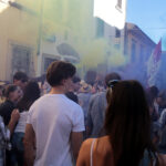 La folla attraversa il centro durante la Festa dell’Uva di Subbiano 2026