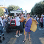 Due partecipanti in posa alla Festa dell’Uva di Subbiano 2026