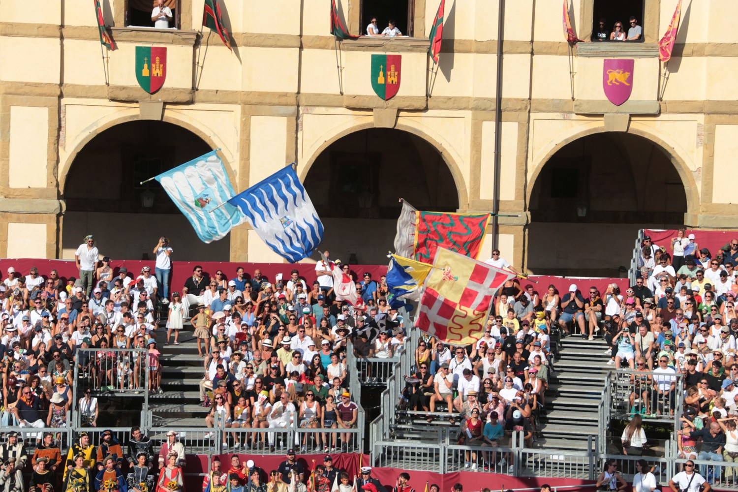 la giostra vista dal cielo piazza grande si prende tutta arezzo da Lortica.it la giostra vista dal cielo piazza grande si prende tutta arezzo
