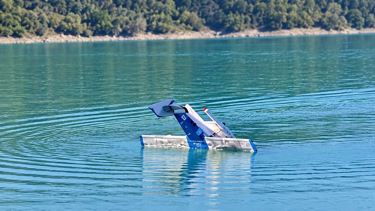 montedoglio l8217idrovolante si ribalta in acqua pilota illeso da Lortica.it montedoglio l8217idrovolante si ribalta in acqua pilota illeso