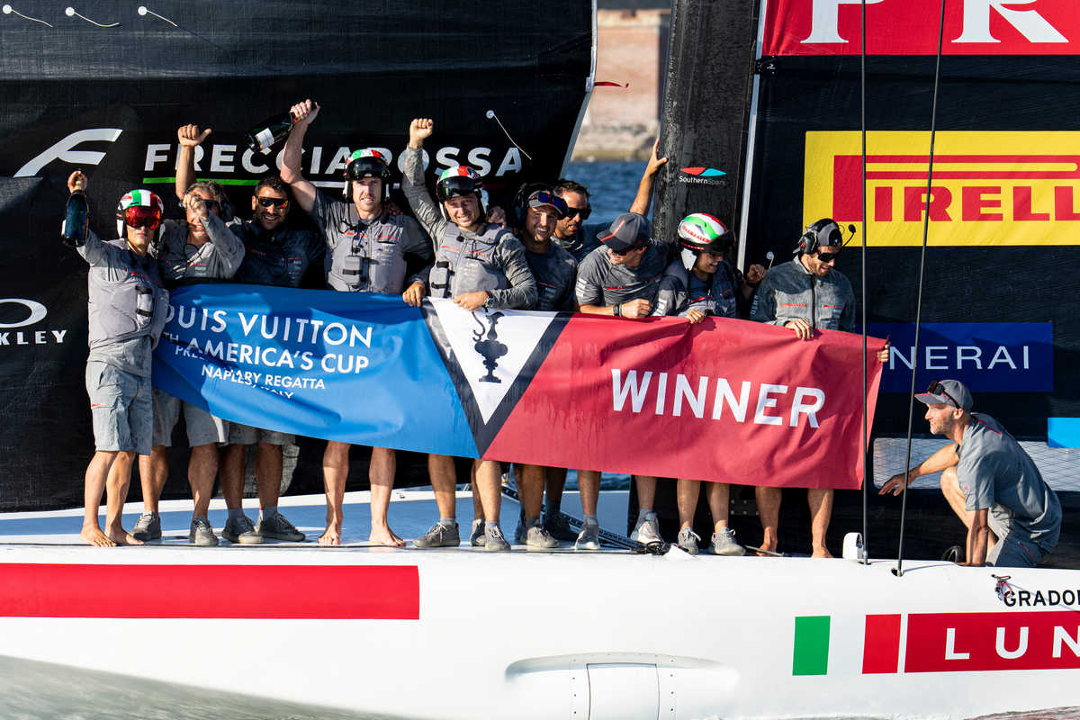 luna-rossa-vittoria-napoli-americas-cup-2026 Luna Rossa festeggia la vittoria nella regata preliminare dell’America’s Cup a Napoli