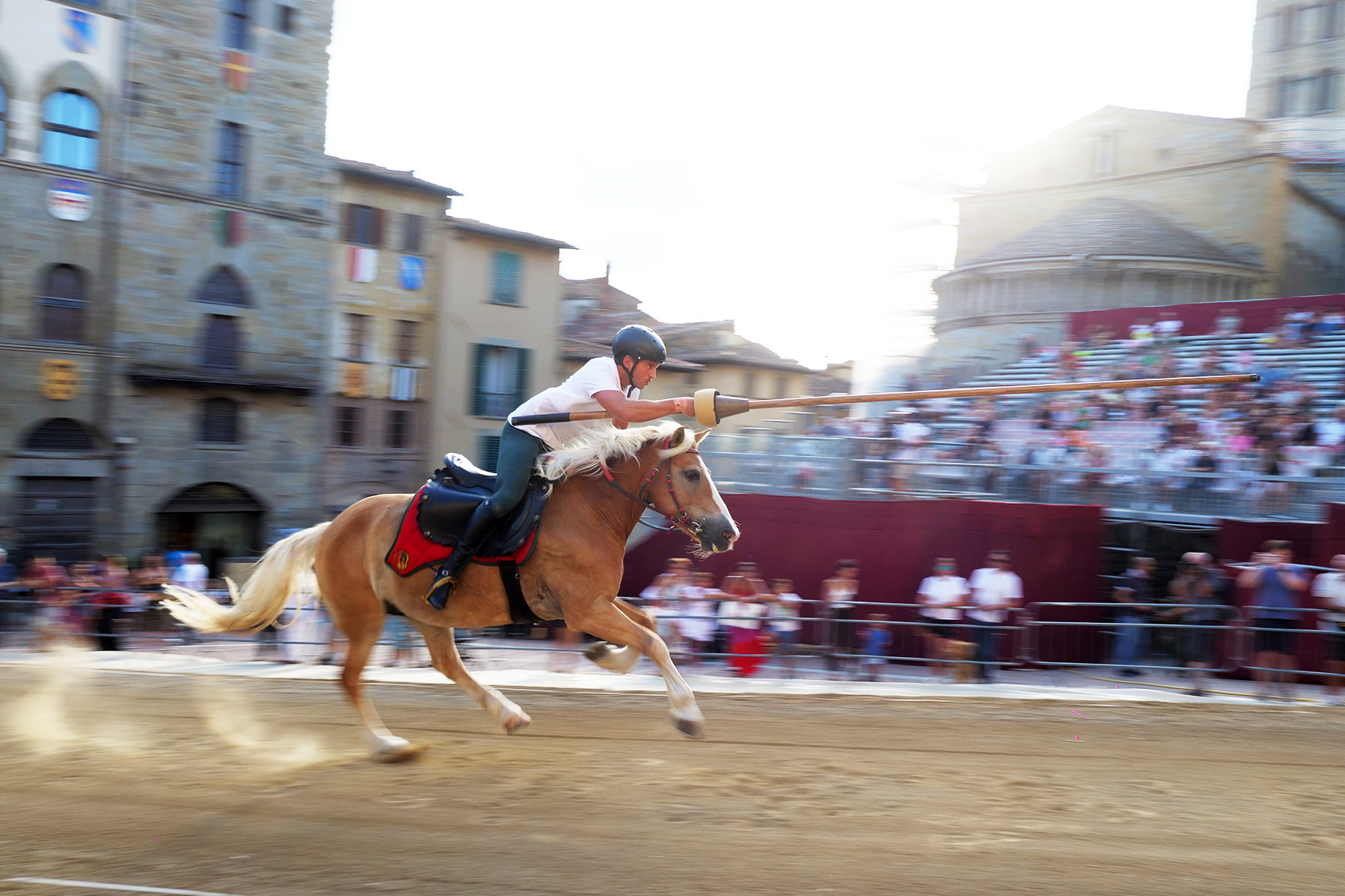 giostra secondo giorno di prove piazza grande assaggia polvere e adrenalina da Lortica.it giostra secondo giorno di prove piazza grande assaggia polvere e adrenalina