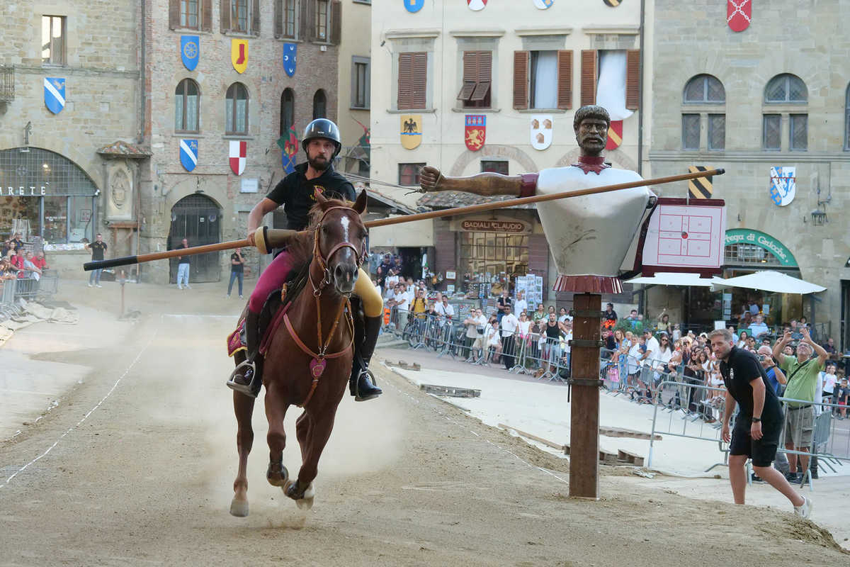 piazza grande ha gi224 la giostra addosso le foto del terzo giorno di prove da Lortica.it piazza grande ha gi224 la giostra addosso le foto del terzo giorno di prove