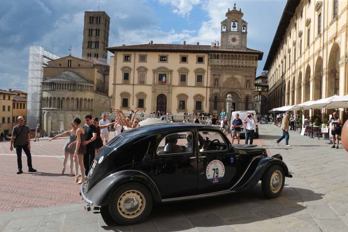 Auto storica del Trofeo Nuvolari in Piazza Grande ad Arezzo