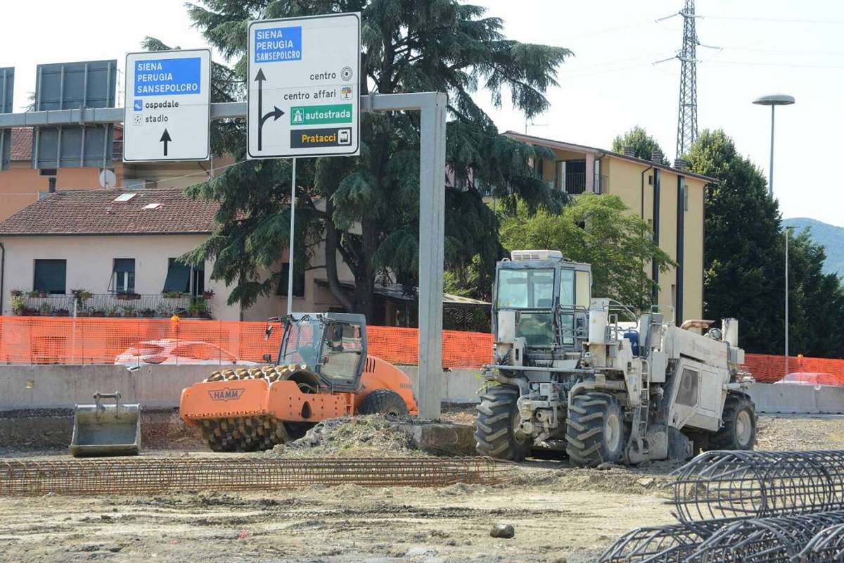 via fiorentina il cantiere va piano ma i comunicati corrono da Lortica.it via fiorentina il cantiere va piano ma i comunicati corrono