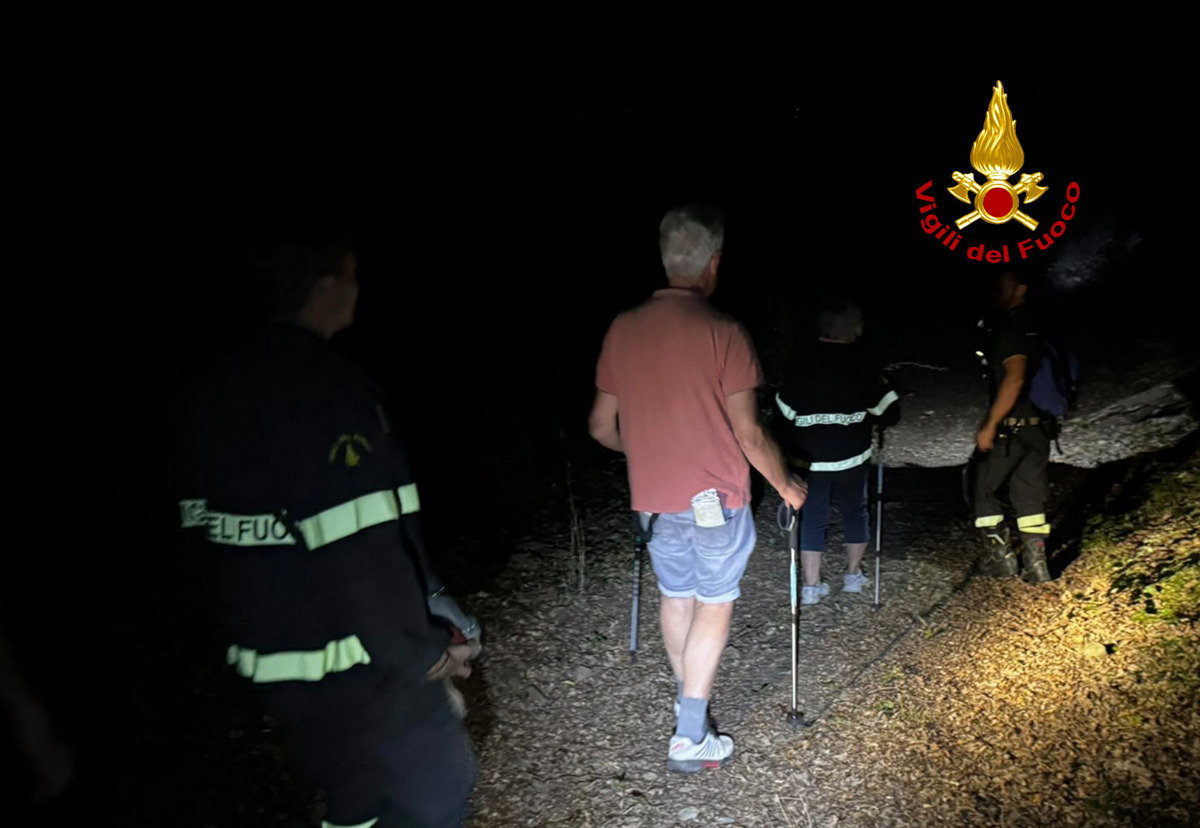 Vigili del Fuoco impegnati nel soccorso di due escursionisti a Capolona