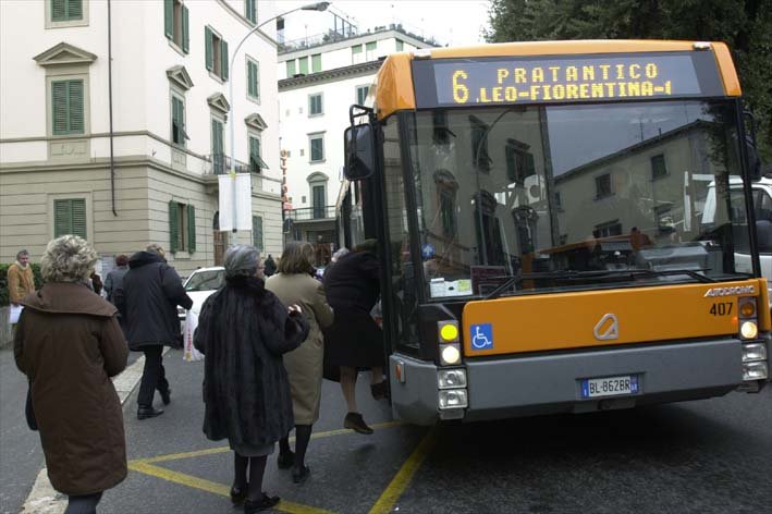 Autobus linea 6 Pratantico con passeggeri