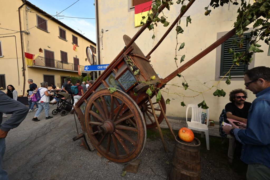 Carro tra i vicoli alla Mostra del Carro Agricolo di Fratticciola 2026