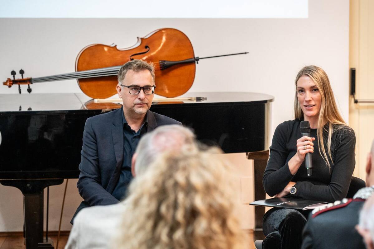 Natalie Dentini interviene alla conferenza stampa della Fondazione Guido d’Arezzo