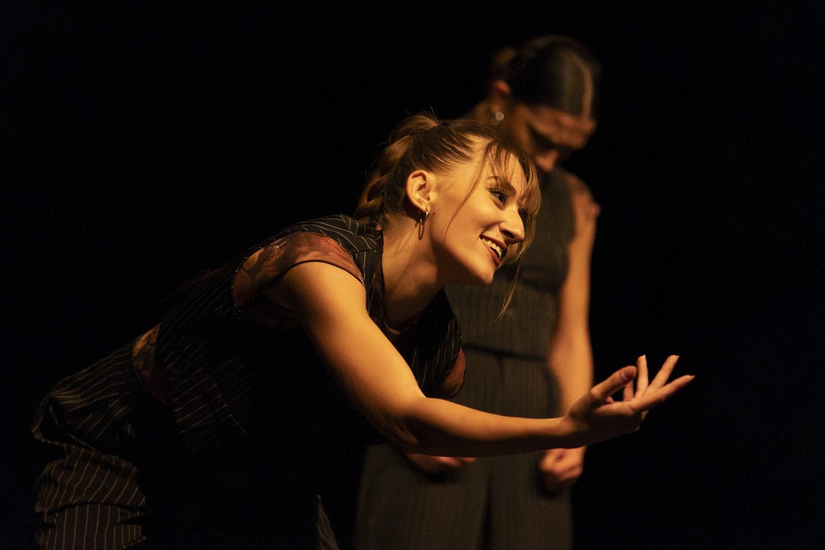 Scena di danza dallo spettacolo Non esistono più le mezze stagioni