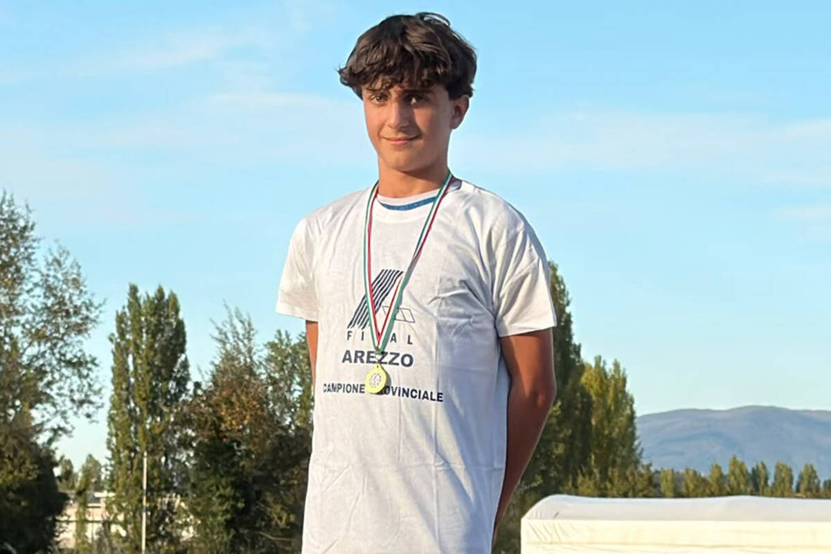 Leonardo Mencacci dell’Alga Atletica Arezzo ai campionati provinciali giovanili