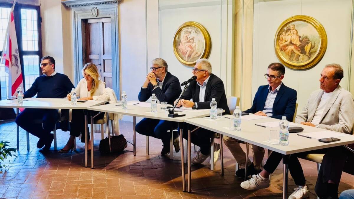 Il Comitato provinciale per l’ordine e la sicurezza pubblica riunito a Palazzo d’Arnolfo, San Giovanni Valdarno.