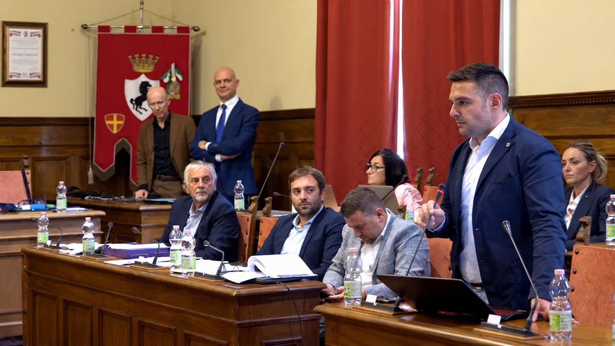 Consiglio comunale di Arezzo, bocciato l'emendamento da 66mila euro per 440 voucher sport.