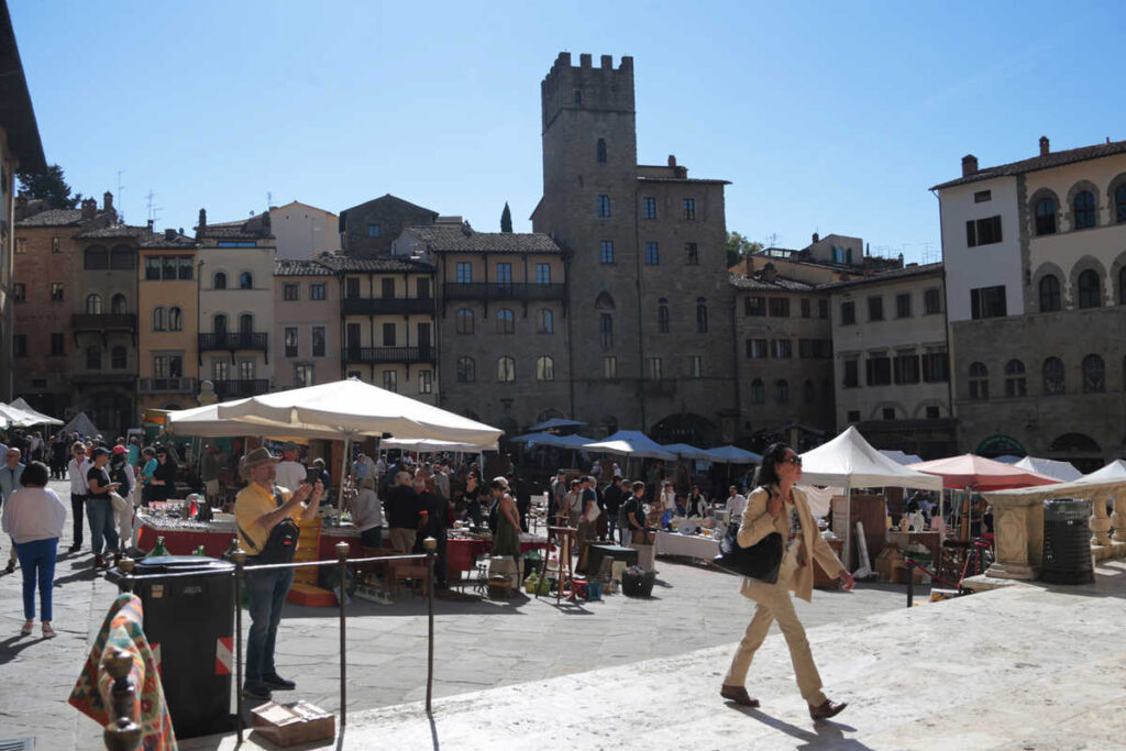 Fiera Antiquaria di ottobre ad Arezzo fotografata da Felice Rogialli