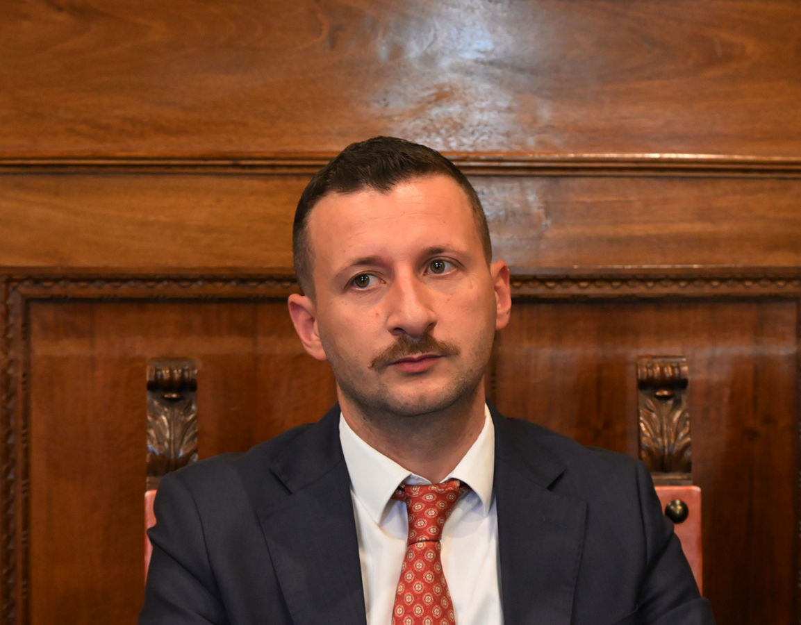 Renato Viscovo in Consiglio comunale Primo piano del consigliere comunale Renato Viscovo nella sala del Consiglio comunale di Arezzo